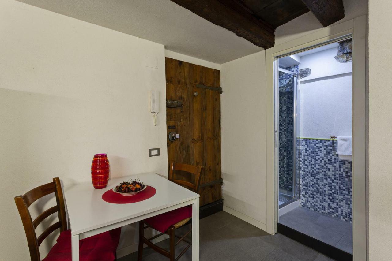 Wood And Stone Apartment In The Historical Center เจนัว ภายนอก รูปภาพ