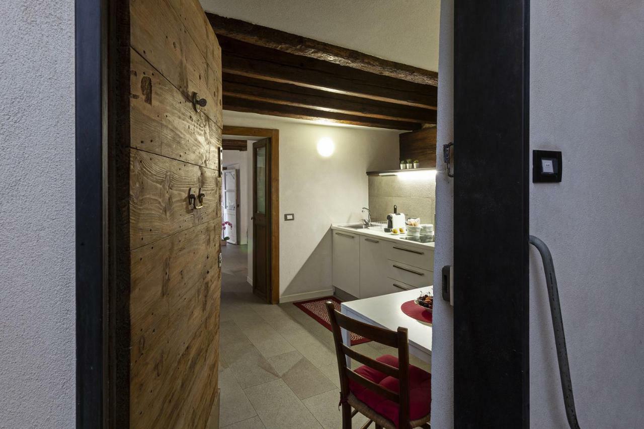 Wood And Stone Apartment In The Historical Center เจนัว ภายนอก รูปภาพ